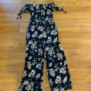 Xhiliration Nlack Floral Jumpsuit. Size Medium. Great condition